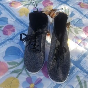 Free Choice Dimitria-07 Sneakers NWOB 11M Silver